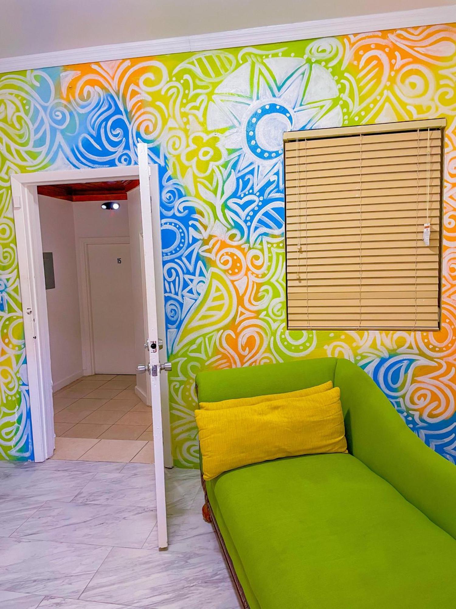 Golden Palms House Bed & Breakfast Nassau Exterior photo